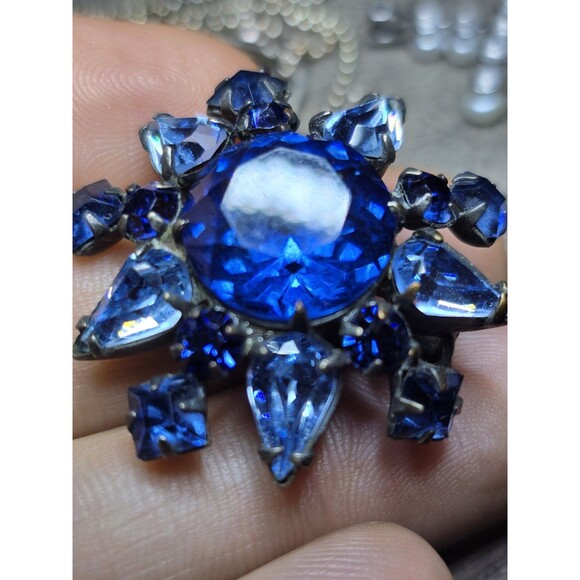 Vintage Signed Schreiner NY Earrings – Sapphire Blue Rhinestones Starburst... - Picture 11 of 14